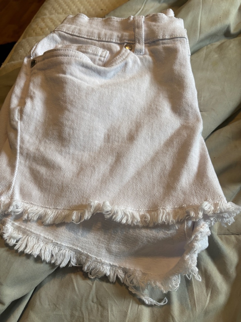 VENUS White Frayed-Hem High-Waist Jean Shorts
